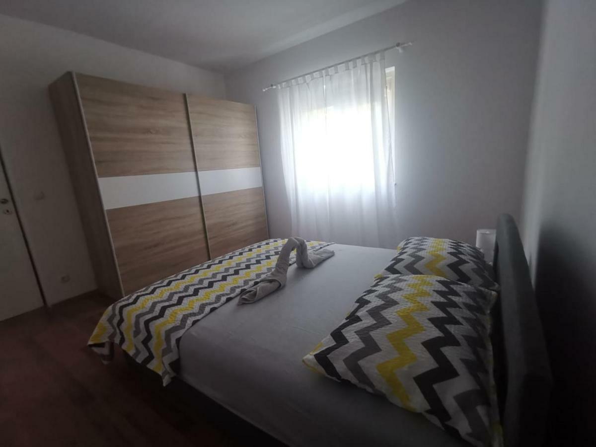 Mala Kuca Leilighet Vodice Eksteriør bilde